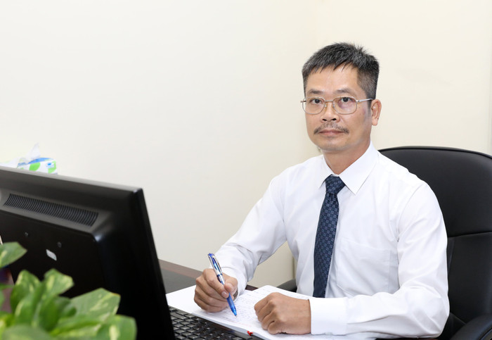 Ông Đinh Duy Hùng, Phó Trưởng Ban Quản lý Thu – Sổ, thẻ (Bảo hiểm xã hội Việt Nam) . Ông Đinh Duy Hùng, Phó Trưởng Ban Quản lý Thu – Sổ, thẻ (Bảo hiểm xã hội Việt Nam) .