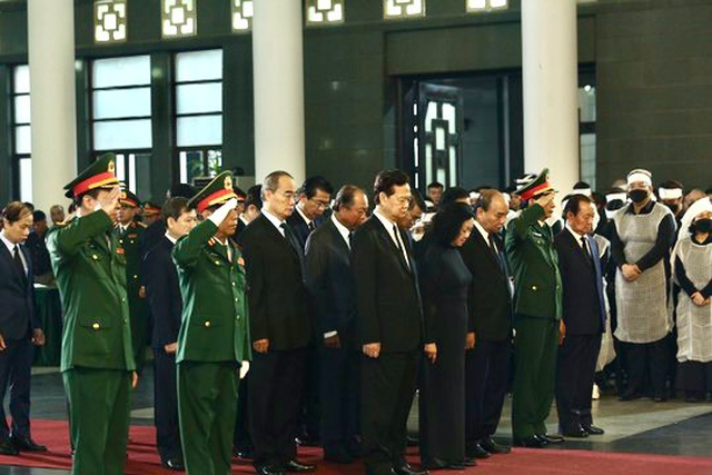 Đoàn Ban Bí thư Trung ương Đảng do Thường trực Ban Bí thư, Trưởng Ban Tổ chức Trung ương Trương Thị Mai làm Trưởng đoàn vào viếng Thượng tướng Nguyễn Chí Vịnh. Ảnh: VGP/PL Đoàn Ban Bí thư Trung ương Đảng do Thường trực Ban Bí thư, Trưởng Ban Tổ chức Trung ương Trương Thị Mai làm Trưởng đoàn vào viếng Thượng tướng Nguyễn Chí Vịnh. Ảnh: VGP/PL