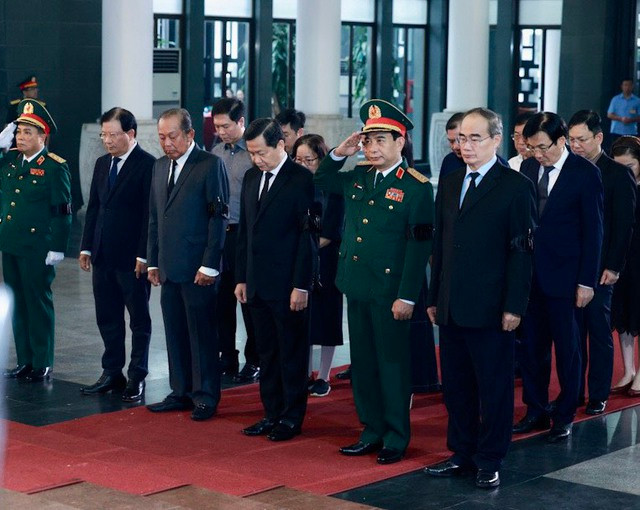 Đoàn Chính phủ do Phó Thủ tướng Lê Minh Khái làm Trưởng đoàn vào viếng Thượng tướng Nguyễn Chí Vịnh. Ảnh: VGP/PL Đoàn Chính phủ do Phó Thủ tướng Lê Minh Khái làm Trưởng đoàn vào viếng Thượng tướng Nguyễn Chí Vịnh. Ảnh: VGP/PL