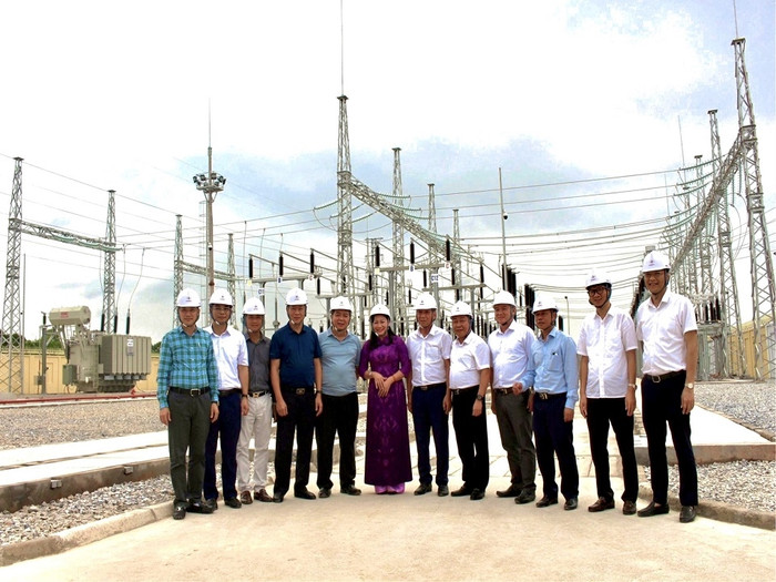 Các đại biểu dự lễ đóng điện đường dây và TBA 110kV Yên Bình 8, tỉnh Thái Nguyên Các đại biểu dự lễ đóng điện đường dây và TBA 110kV Yên Bình 8, tỉnh Thái Nguyên