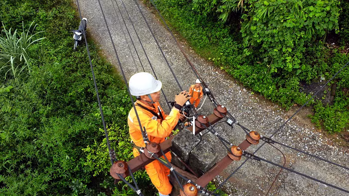 Kiểm tra tình trạng làm việc của máy cắt 0,4kV