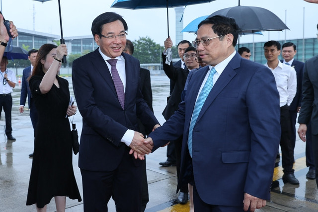 Bộ trưởng, Chủ nhiệm VPCP Trần Văn Sơn tiễn Thủ tướng Phạm Minh Chính lên đường dự Hội nghị Cấp cao ASEAN lần thứ 43. Ảnh: VGP/Nhật Bắc Bộ trưởng, Chủ nhiệm VPCP Trần Văn Sơn tiễn Thủ tướng Phạm Minh Chính lên đường dự Hội nghị Cấp cao ASEAN lần thứ 43. Ảnh: VGP/Nhật Bắc