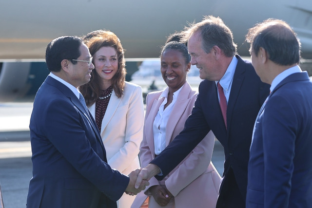 Ra sân bay đón Thủ tướng Chính phủ Phạm Minh Chính và đoàn đại biểu Việt Nam có đại diện chính quyền thành phố San Francisco. Ảnh: VGP/Nhật Bắc Ra sân bay đón Thủ tướng Chính phủ Phạm Minh Chính và đoàn đại biểu Việt Nam có đại diện chính quyền thành phố San Francisco. Ảnh: VGP/Nhật Bắc