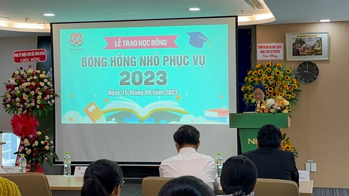 Đại diện các tổ chức, cơ sở giới thiệu ứng viên cam kết đồng hành cùng các sinh viên trong học tập và phục vụ cộng đồng Đại diện các tổ chức, cơ sở giới thiệu ứng viên cam kết đồng hành cùng các sinh viên trong học tập và phục vụ cộng đồng