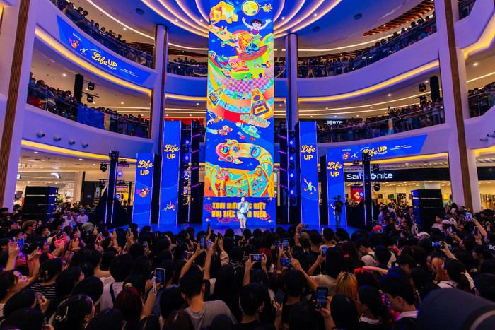 “LifeUP Show” với dàn nghệ sĩ tài năng bước ra từ Rap Việt mùa 3 đã thu hút hàng chục ngàn khán giả tới tham dự “LifeUP Show” với dàn nghệ sĩ tài năng bước ra từ Rap Việt mùa 3 đã thu hút hàng chục ngàn khán giả tới tham dự