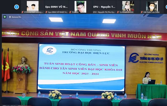 Thầy cô tham gia giảng dạy trực tuyến qua zoom.