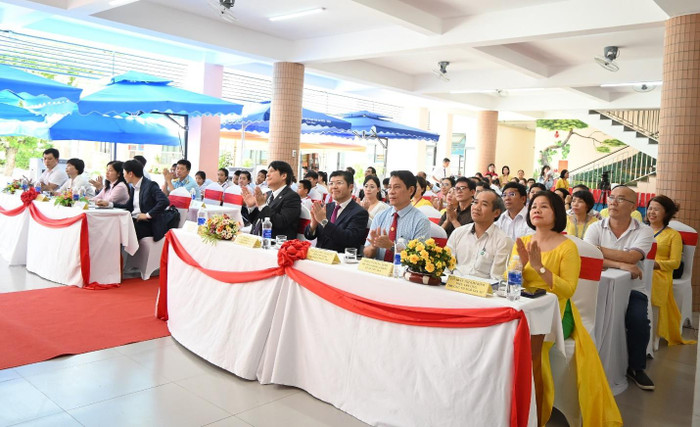 Toàn cảnh đại biểu tham dự lễ khánh thành bếp ăn mẫu tại Trường Tiểu học Ngô Gia Tự (Đà Nẵng) Toàn cảnh đại biểu tham dự lễ khánh thành bếp ăn mẫu tại Trường Tiểu học Ngô Gia Tự (Đà Nẵng)
