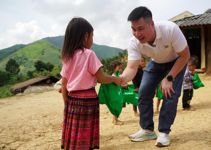 VPBank đã giúp nhiều điểm trường cải tạo, sửa sang, xây mới cơ sở vật chất và cải thiện bữa ăn cho các em học sinh VPBank đã giúp nhiều điểm trường cải tạo, sửa sang, xây mới cơ sở vật chất và cải thiện bữa ăn cho các em học sinh