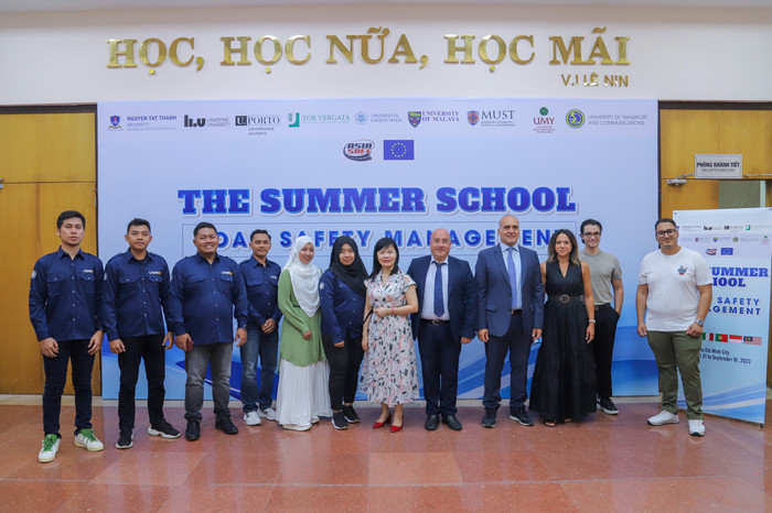 Các chuyên gia quốc tế quy tụ tại "The Summer School: Road Safety Management". Các chuyên gia quốc tế quy tụ tại "The Summer School: Road Safety Management".