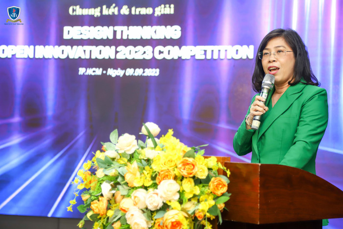 Tiến sĩ Trần Ái Cầm – Hiệu trưởng Trường Đại học Nguyễn Tất Thành phát biểu.