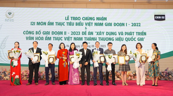Năm 2023 đánh dấu giai đoạn 2 CHIN-SU đồng hành cùng VCCA trên hành trình tôn vinh văn hóa ẩm thực Việt Nam. Năm 2023 đánh dấu giai đoạn 2 CHIN-SU đồng hành cùng VCCA trên hành trình tôn vinh văn hóa ẩm thực Việt Nam.