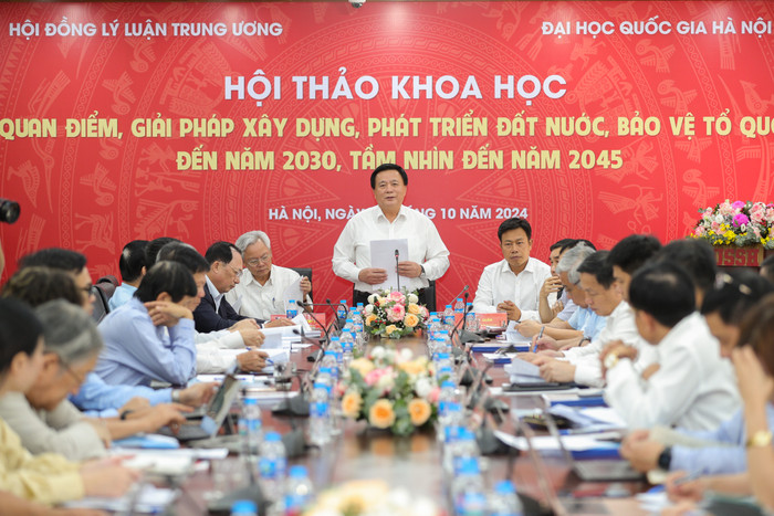 Đồng chí Nguyễn Xuân Thắng, Uỷ viên Bộ Chính trị, Chủ tịch Hội đồng Lý luận Trung ương, Giám đốc Học viện Chính trị Quốc gia Hồ Chí Minh phát biểu tại hội thảo. Ảnh: NTCC VNU - Hoi thao khoa hoc (Hoi dong Ly luan Trung uong) 1.jpg