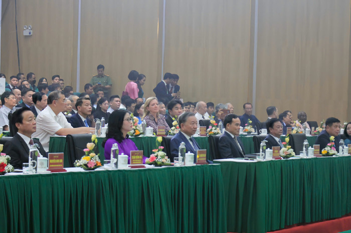 Tổng Bí thư, Chủ tịch nước Tô Lâm và các đại biểu tham dự Lễ khai giảng năm học 2024 - 2025 của Học viện Nông nghiệp Việt Nam. Ảnh: Châu Anh GDVN_Khai giảng HVNNVN.jpg