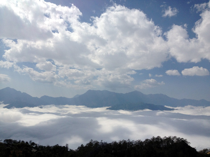 Trên trời mây trăng như bông Trên trời mây trăng như bông