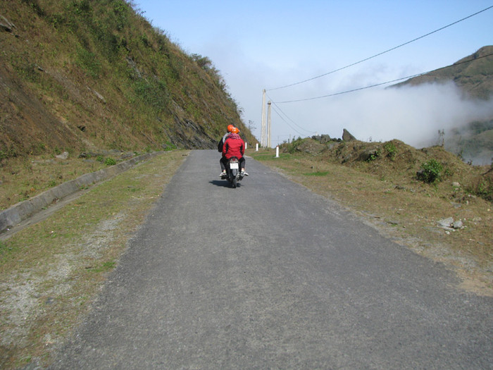 Mây xà xuống đường.... Mây xà xuống đường....