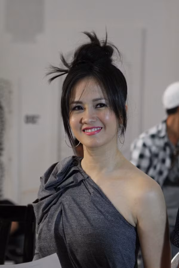 Vẻ đẹp rạng ngời của bà mẹ Hồng Nhung.