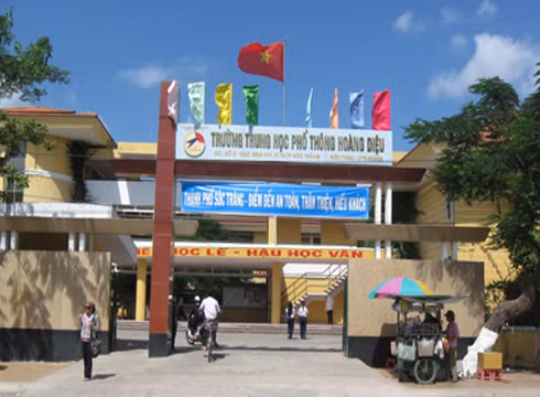 Hiệu trưởng Trường Hoàng Diệu bị điều xuống làm nhân viên văn phòng (ảnh: tuyensinh247.com)