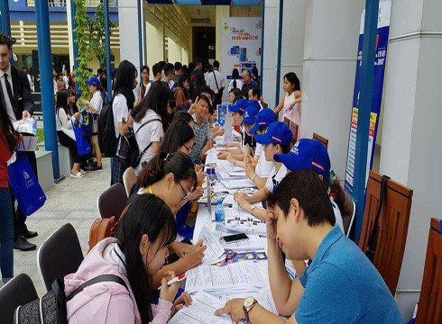 Gần 1.000 học sinh lớp 12 tham quan, được tư vấn tuyển sinh ở Đại học Hoa Sen (ảnh: CTV) Gần 1.000 học sinh lớp 12 tham quan, được tư vấn tuyển sinh ở Đại học Hoa Sen (ảnh: CTV)