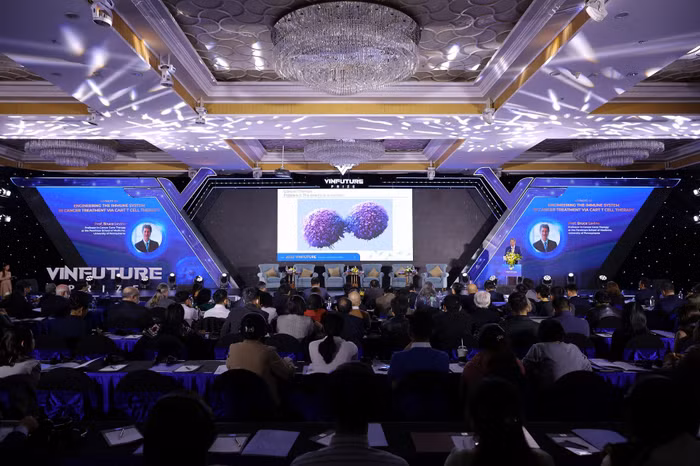 Chuỗi tọa đàm “Khoa học và Cuộc sống” là hoạt động định kỳ trong khuôn khổ Tuần lễ Khoa học Công nghệ VinFuture thường niên, quy tụ những chuyên gia hàng đầu thế giới (Ảnh: Quỹ VinFuture). Chuỗi tọa đàm “Khoa học và Cuộc sống” là hoạt động định kỳ trong khuôn khổ Tuần lễ Khoa học Công nghệ VinFuture thường niên, quy tụ những chuyên gia hàng đầu thế giới (Ảnh: Quỹ VinFuture).