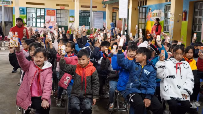 Hành trình mang sữa đến tay các trẻ em có hoàn cảnh khó khăn vùng biên giới phía Bắc vẫn đang tiếp tục triển khai. Hành trình mang sữa đến tay các trẻ em có hoàn cảnh khó khăn vùng biên giới phía Bắc vẫn đang tiếp tục triển khai.