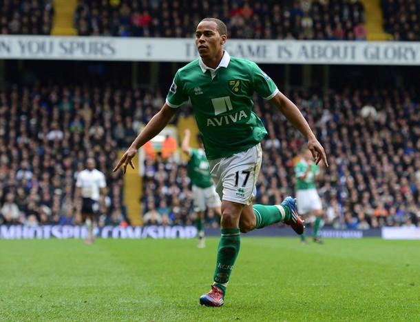 Elliott Bennett nâng tỷ số lên thành 2-1 Elliott Bennett nâng tỷ số lên thành 2-1