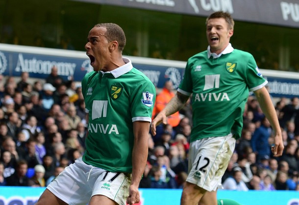 Elliott Bennett nâng tỷ số lên thành 2-1 Elliott Bennett nâng tỷ số lên thành 2-1