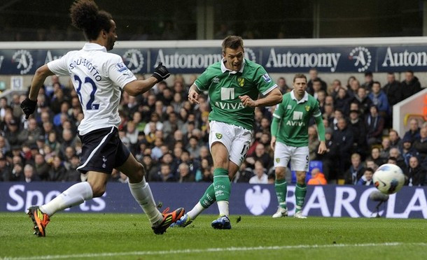 Anthony Pilkington là người mở tỷ số cho Norwich Anthony Pilkington là người mở tỷ số cho Norwich