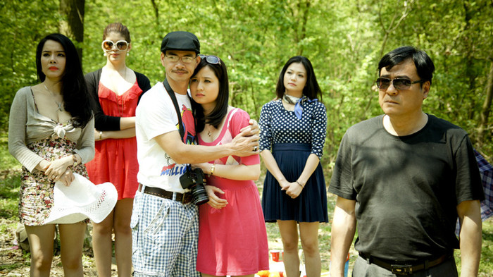 Xuân Bắc vào vai Minh, là luật sư, viết báo Trái tim Việt cho cộng đồng. Anh là người nhanh nhẹn, tháo vát và cởi mởi. Minh đã có vợ và một con gái và gia đình anh có một cửa hàng ăn ngay ở khu chợ người Việt.