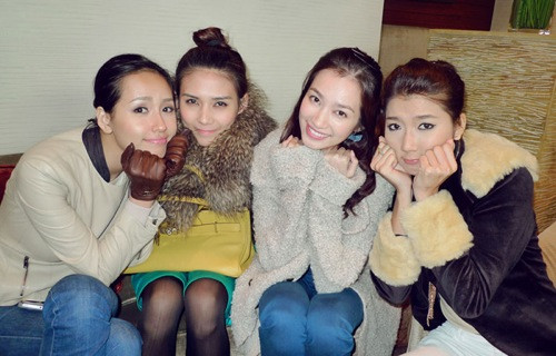 Có vẻ như lông là chất liệu yêu thích của rất nhiều mỹ nhân Việt để chống chọi với lạnh giá Có vẻ như lông là chất liệu yêu thích của rất nhiều mỹ nhân Việt để chống chọi với lạnh giá