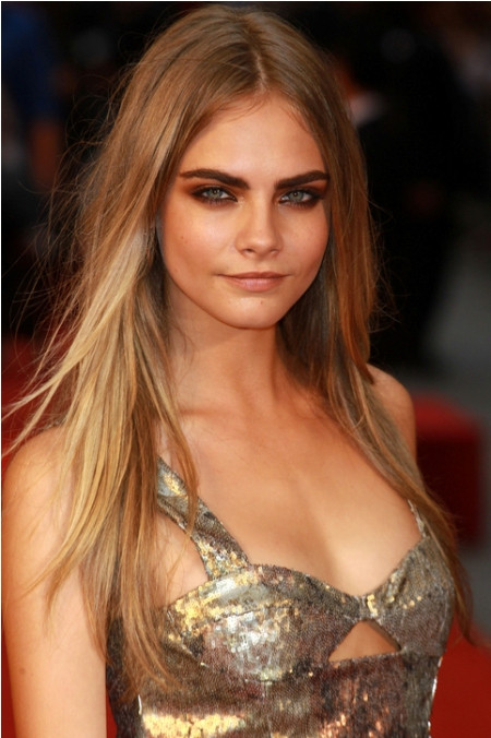 Lông mày dày đậm Người mẫu Cara Delevingne và nhiều người đẹp với cặp lông mày dày đậm quyến rũ đầy sức sống chính là nguồn truyền cảm hứng cho rất nhiều phụ nữ để lông mày tự nhiên thay vì cạo nhổ thường xuyên. Đây là một trong những xu hướng lớn của năm. Lông mày dày đậm Người mẫu Cara Delevingne và nhiều người đẹp với cặp lông mày dày đậm quyến rũ đầy sức sống chính là nguồn truyền cảm hứng cho rất nhiều phụ nữ để lông mày tự nhiên thay vì cạo nhổ thường xuyên. Đây là một trong những xu hướng lớn của năm.