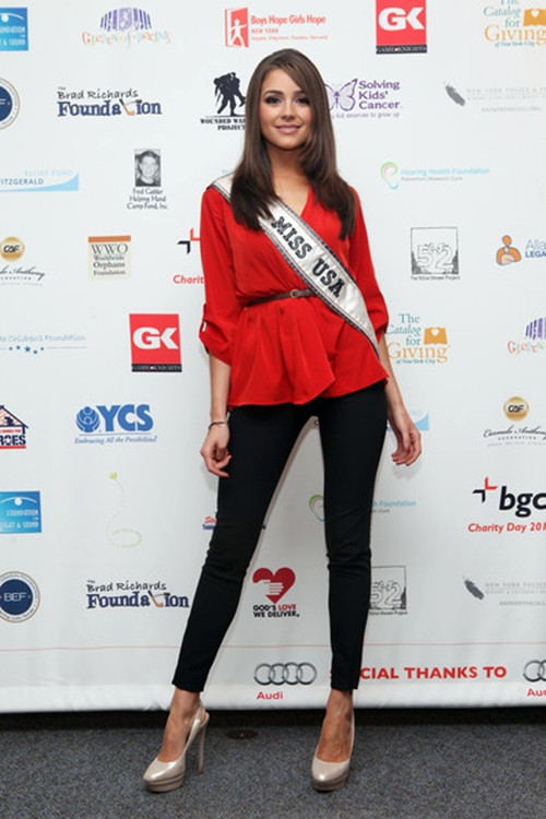 Ấn tượng với áo peplum. Ấn tượng với áo peplum.