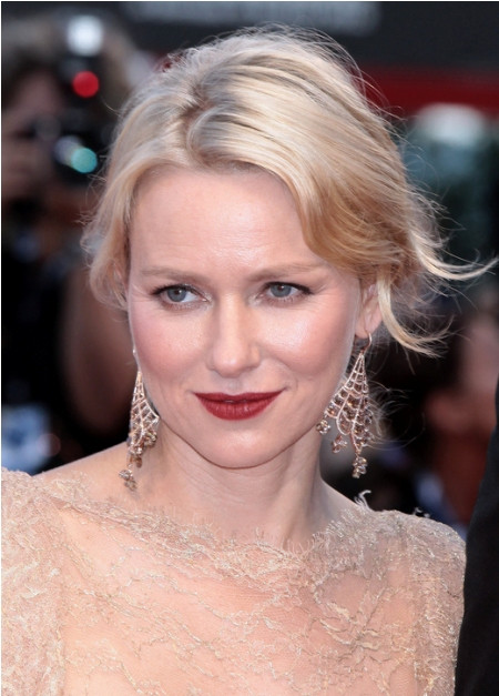 Son môi đỏ mận Năm qua, nếu chịu khó theo dõi các sàn diễn thời trang và các sự kiện thảm đỏ, bạn sẽ không khó để nhận ra màu son đỏ mận được các ngôi sao ưa chuộng như thế nào. Son môi đỏ mận Năm qua, nếu chịu khó theo dõi các sàn diễn thời trang và các sự kiện thảm đỏ, bạn sẽ không khó để nhận ra màu son đỏ mận được các ngôi sao ưa chuộng như thế nào.