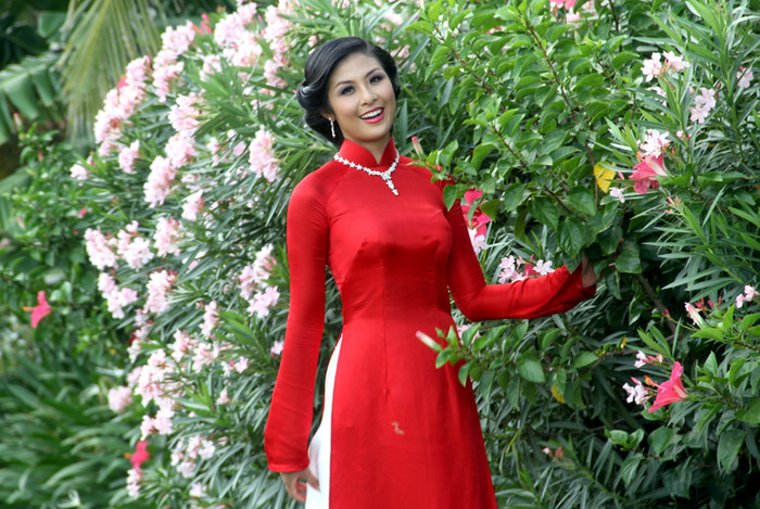 'Vương miện hoa hậu đã khiến cho cuộc sống của tôi có nhiều thay đổi. Tôi được đi nhiều, học hỏi và trải nghiệm nhiều hơn', Ngọc Hân cho hay.