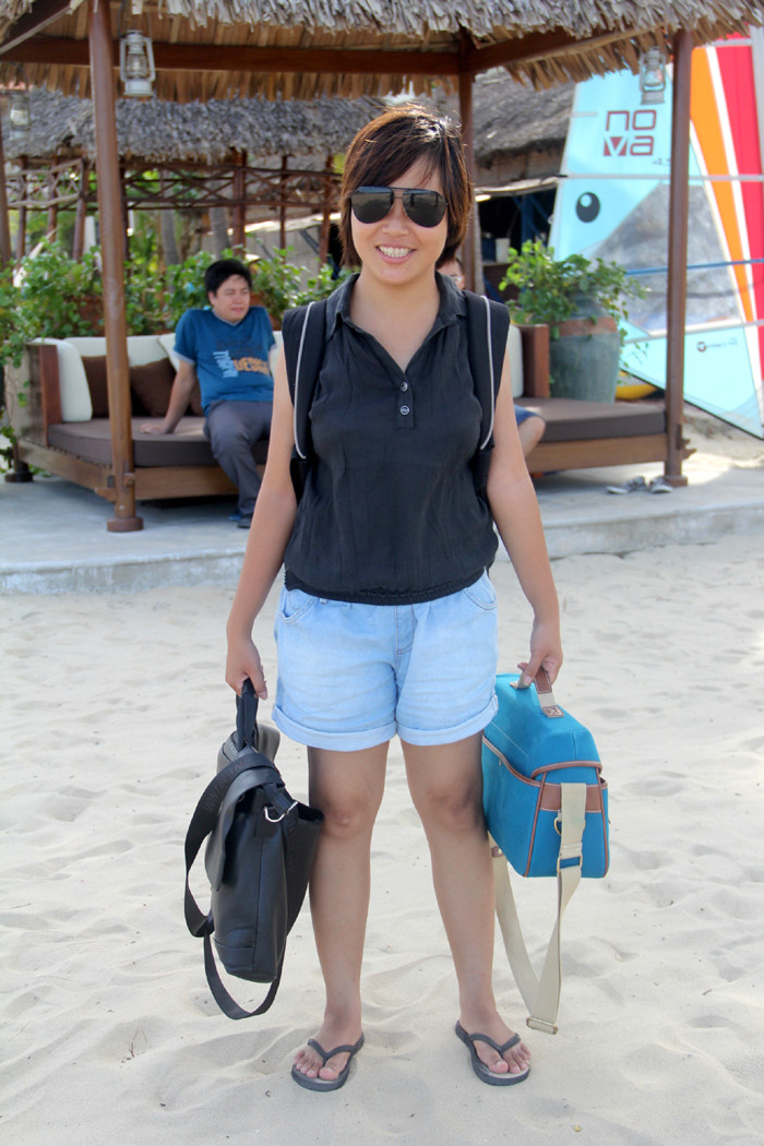 Và chuyện tay xách máy ảnh, lưng thồ máy tính từ lâu đã bình thường như ở huyện đối với phóng viên tác nghiệp Hoa hậu Việt Nam. Và chuyện tay xách máy ảnh, lưng thồ máy tính từ lâu đã bình thường như ở huyện đối với phóng viên tác nghiệp Hoa hậu Việt Nam.