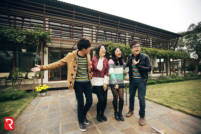 Toàn cảnh khu nhà ở của gia đình ca sỹ Mỹ Linh tại ngoại thành Hà Nội. Văn Mai Hương và Đinh Mạnh Ninh đã khẳng định được vị trí của mình trong làng nhạc, đặc biệt, họ là những gương mặt ca sỹ trẻ đương đại với giọng hát và tư duy âm nhạc hiện đại, được đào tạo bài bản và đã có khá nhiều thành tích âm nhạc. Toàn cảnh khu nhà ở của gia đình ca sỹ Mỹ Linh tại ngoại thành Hà Nội. Văn Mai Hương và Đinh Mạnh Ninh đã khẳng định được vị trí của mình trong làng nhạc, đặc biệt, họ là những gương mặt ca sỹ trẻ đương đại với giọng hát và tư duy âm nhạc hiện đại, được đào tạo bài bản và đã có khá nhiều thành tích âm nhạc.