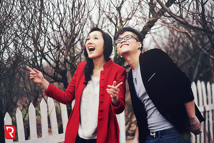 Bài hát viết về cảm xúc trước thời khắc giao thừa đã nhận được rất nhiều tình cảm của khán giả. Cách hát nhẹ nhàng, bản phối chậm rãi, thủ thỉ khá phù hợp với thời khắc đất trời giao hòa với lòng người. Bài hát viết về cảm xúc trước thời khắc giao thừa đã nhận được rất nhiều tình cảm của khán giả. Cách hát nhẹ nhàng, bản phối chậm rãi, thủ thỉ khá phù hợp với thời khắc đất trời giao hòa với lòng người.