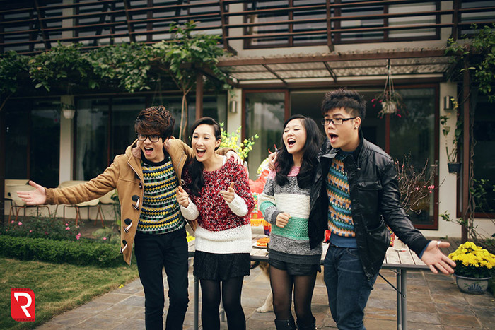 Anna Trương gây ấn tượng từ khi hát cùng mẹ mình – ca sỹ Mỹ Linh bài Có thấy tôi tuổi 15, cô cũng là một ca sỹ trẻ đang được chú ý với cá tính âm nhạc khá riêng biệt với 2 MV vừa phát hành là Tan đi và trước đó là MV Tuổi 16 rất dễ thương. Anna Trương gây ấn tượng từ khi hát cùng mẹ mình – ca sỹ Mỹ Linh bài Có thấy tôi tuổi 15, cô cũng là một ca sỹ trẻ đang được chú ý với cá tính âm nhạc khá riêng biệt với 2 MV vừa phát hành là Tan đi và trước đó là MV Tuổi 16 rất dễ thương.