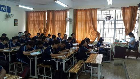 Một lớp học thêm trong dịp hè của lớp 12 tại trường Nguyễn Công Trứ, quận Gò Vấp (ảnh: P.L) Một lớp học thêm trong dịp hè của lớp 12 tại trường Nguyễn Công Trứ, quận Gò Vấp (ảnh: P.L)
