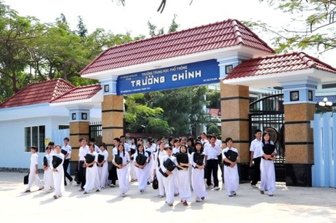 Là trường học 2 buổi, nhưng Trường trung học phổ thông Trường Chinh vẫn tổ chức ôn tập hè (ảnh: website trường) Là trường học 2 buổi, nhưng Trường trung học phổ thông Trường Chinh vẫn tổ chức ôn tập hè (ảnh: website trường)
