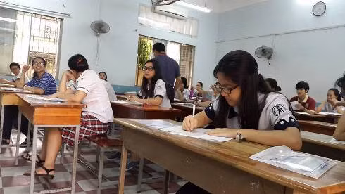 Thí sinh làm bài thi trung học phổ thông quốc gia trên địa bàn TP.Hồ Chí Minh (ảnh minh họa: P.L)