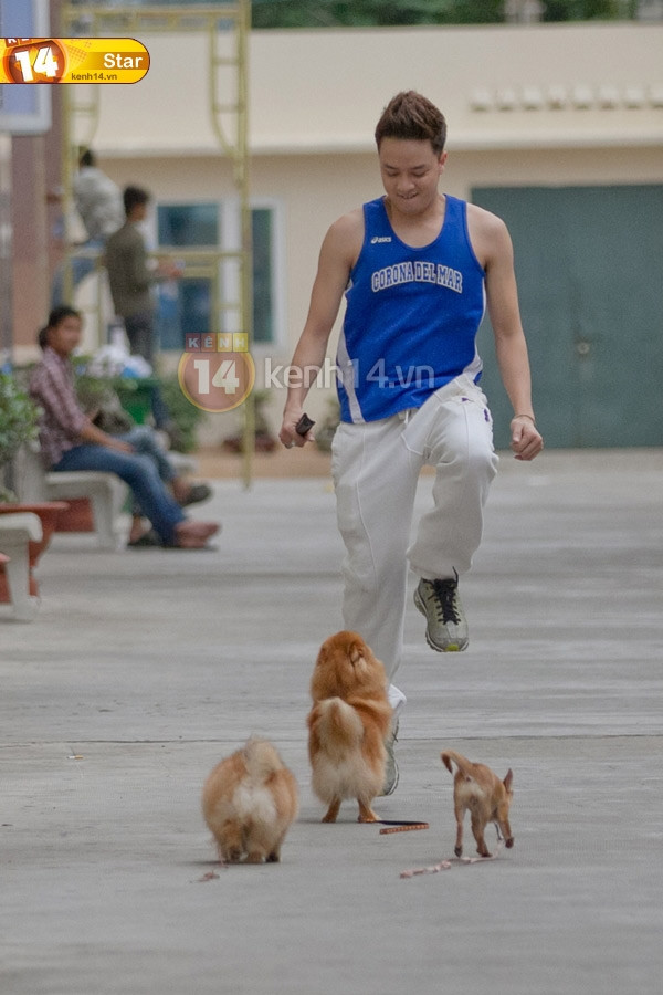 Dường như Cao Thái Sơn vẫn giữ nhịp sống bình thường và cố gắng không bị ảnh hưởng bởi scandal. (Theo Kênh 14) Dường như Cao Thái Sơn vẫn giữ nhịp sống bình thường và cố gắng không bị ảnh hưởng bởi scandal. (Theo Kênh 14)
