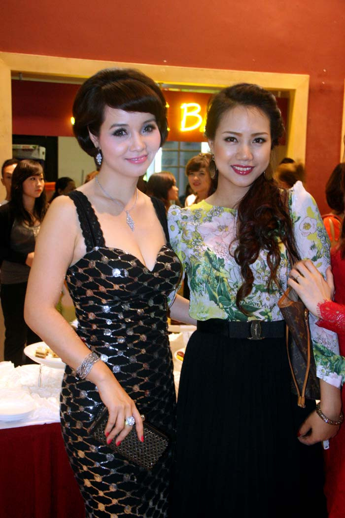 Bộ phim Gia sư nữ quái có sự tham dự của các tên tuổi đình đám trong làm giải trí như Hoài Linh, Chí Tài, Bảo Thy, Trấn Thành, Hoàng Sơn.... Bộ phim Gia sư nữ quái có sự tham dự của các tên tuổi đình đám trong làm giải trí như Hoài Linh, Chí Tài, Bảo Thy, Trấn Thành, Hoàng Sơn....