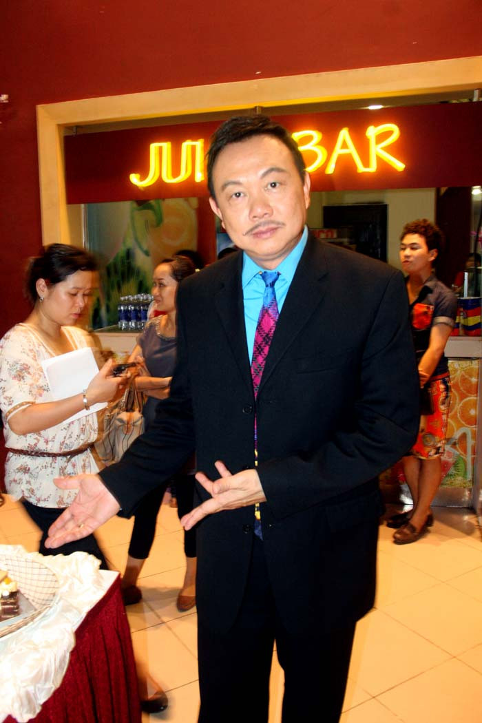 Chí Tài vào vai bố Bảo Thi. Theo lời anh nói, anh đã phải gác lại rất nhiều công việc để có thể tham gia vào bộ phim vì thấy kịch bản quá hay. Chí Tài vào vai bố Bảo Thi. Theo lời anh nói, anh đã phải gác lại rất nhiều công việc để có thể tham gia vào bộ phim vì thấy kịch bản quá hay.