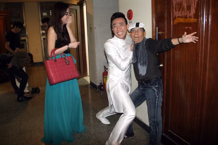 Trấn Thành luôn có những hành động hài hước khiến mọi người cười vui vẻ.