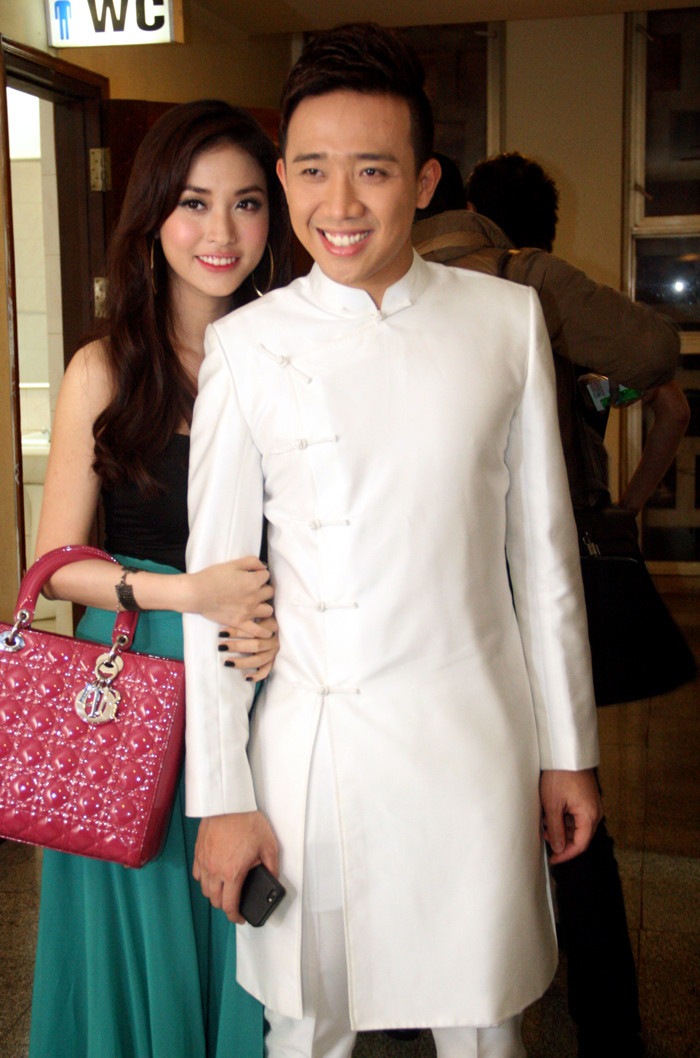 Trấn Thành làm MC cho chương trình 50 năm cuộc đời và ca hát của ca sỹ Thanh Tuyền tại Hà Nội, tối 21/12.