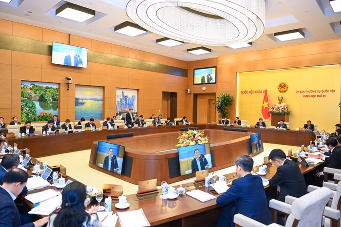 Phiên họp Ủy ban Thường vụ thảo luận dự thảo Luật Thủ đô (sửa đổi). (Ảnh: Duy Linh)