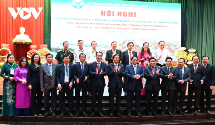 Thủ tướng cùng các đại biểu tại Hội nghị. Thủ tướng cùng các đại biểu tại Hội nghị.