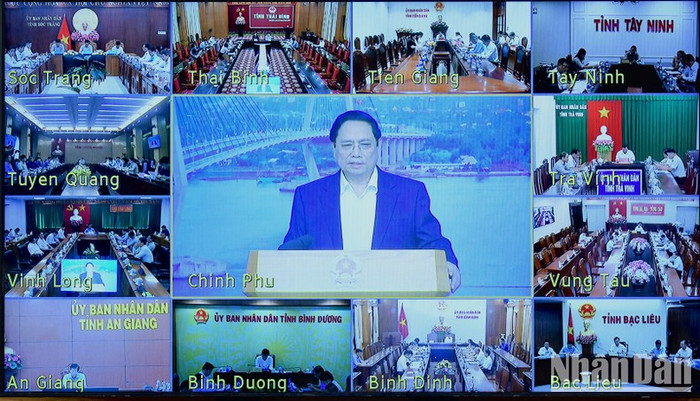 Hội nghị diễn ra dưới hình thức trực tiếp tại Trụ sở Chính phủ và trực tuyến đến các tỉnh, thành phố có các dự án trọng điểm đi qua. Hội nghị diễn ra dưới hình thức trực tiếp tại Trụ sở Chính phủ và trực tuyến đến các tỉnh, thành phố có các dự án trọng điểm đi qua.