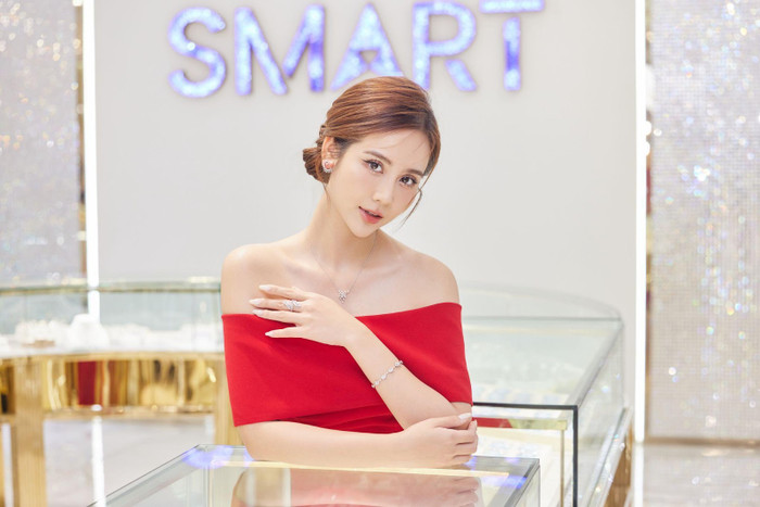 Dương thêm phần tỏa sáng và rực rỡ với các trang sức của DOJI. Dương thêm phần tỏa sáng và rực rỡ với các trang sức của DOJI.