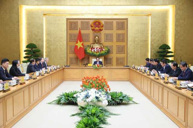 Theo Thủ tướng, hợp tác kinh tế, thương mại, đầu tư, khoa học công nghệ, đổi mới sáng tạo… là những trụ cột quan trọng để thúc đẩy quan hệ hai nước trong khuôn khổ mới phát triển toàn diện, bao trùm và hiệu quả hơn như Tổng Bí thư Nguyễn Phú Trọng và Tổng thống Hoa Kỳ Joe Biden mong muốn. Ảnh: VGP/Nhật Bắc Theo Thủ tướng, hợp tác kinh tế, thương mại, đầu tư, khoa học công nghệ, đổi mới sáng tạo… là những trụ cột quan trọng để thúc đẩy quan hệ hai nước trong khuôn khổ mới phát triển toàn diện, bao trùm và hiệu quả hơn như Tổng Bí thư Nguyễn Phú Trọng và Tổng thống Hoa Kỳ Joe Biden mong muốn. Ảnh: VGP/Nhật Bắc